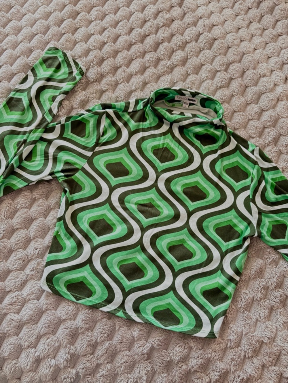 Fashion Nova Green and White Geometric Top
